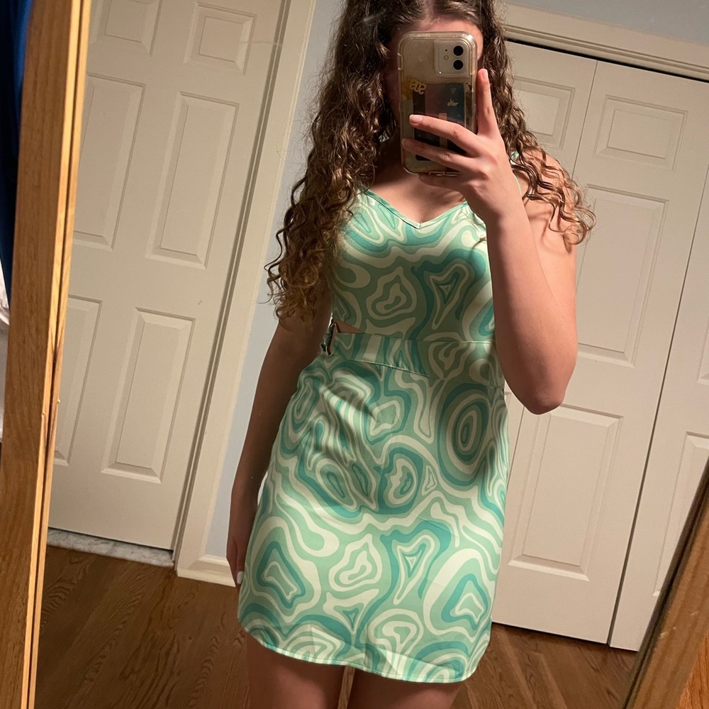 Green mini dress Sinsay